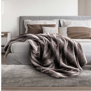 Mon Chateau faux fur queen blanket